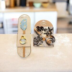 CWC Set of Spatula & Cookie Cutter and Set of 12 Cookie Cutters NWT